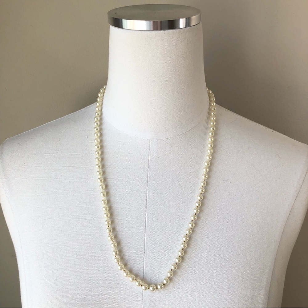 vintage faux pearl single strand necklace